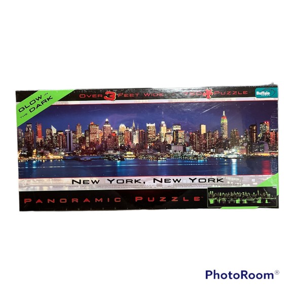 NIB - New York, New York - Glow in the Dark - Panoramic Puzzle - Picture 1 of 5